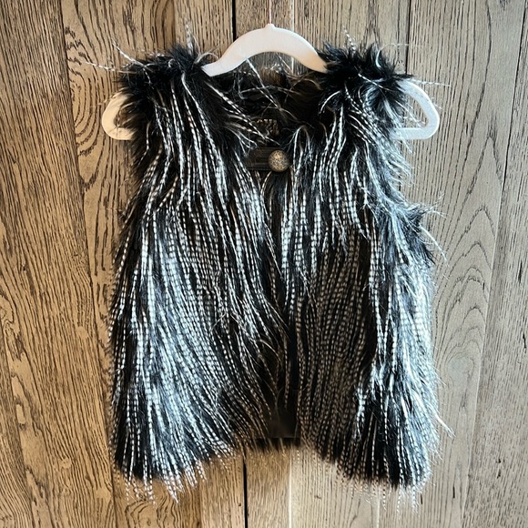 Black Vest, size 7-8, great consition. - Picture 1 of 6